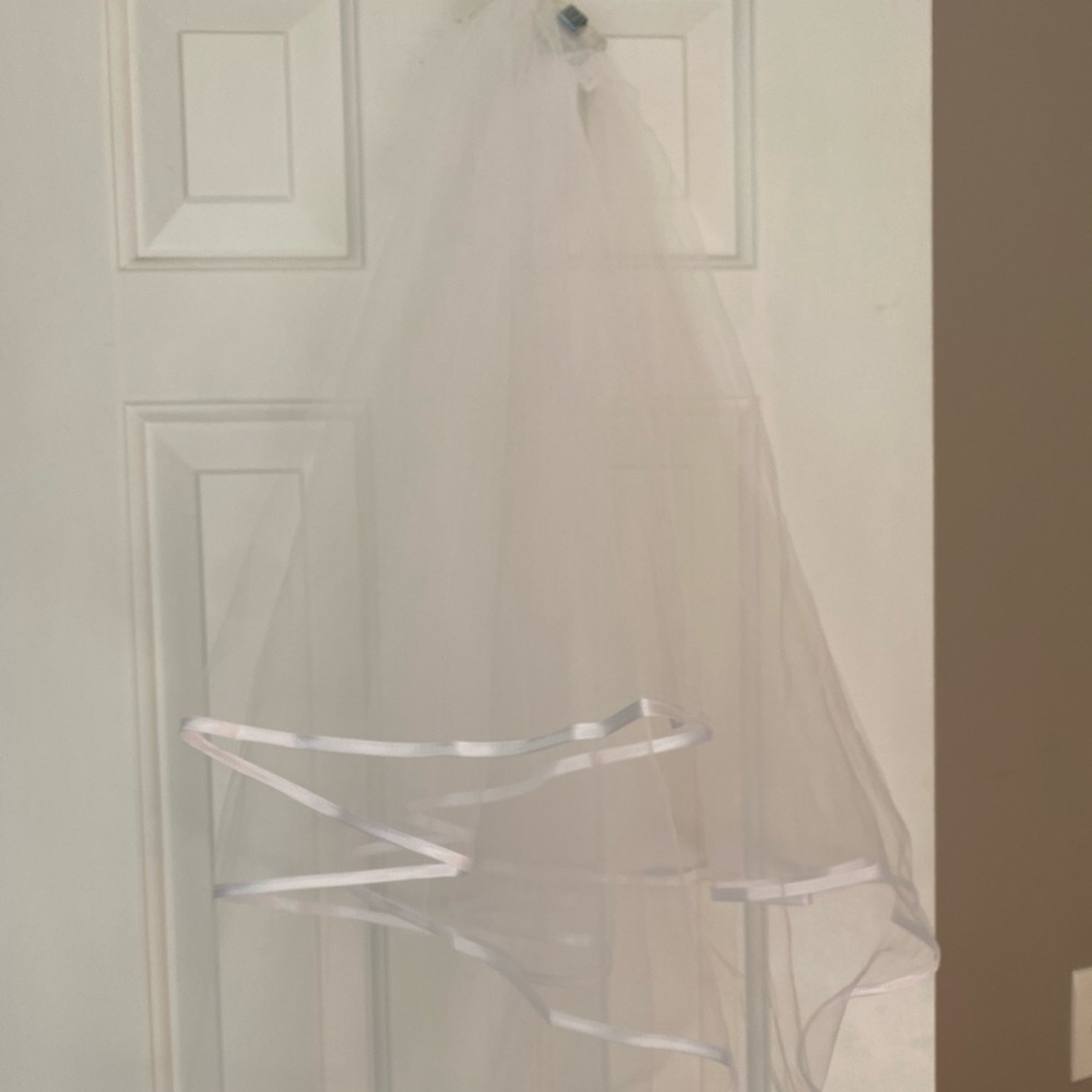 Veil, white, 29”